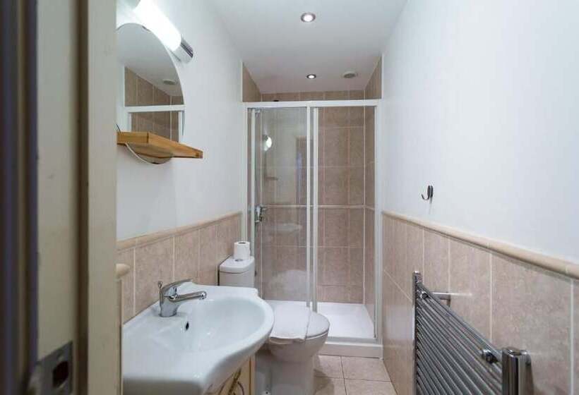 בית מלון כפרי Innit Rooms   Upper Rock