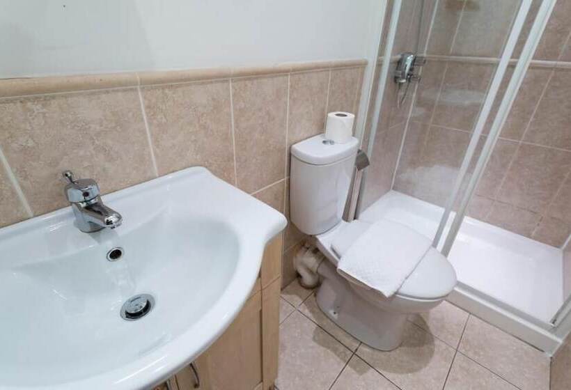 בית מלון כפרי Innit Rooms   Upper Rock