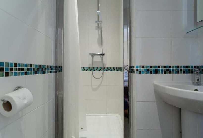 בית מלון כפרי Innit Rooms   Upper Rock