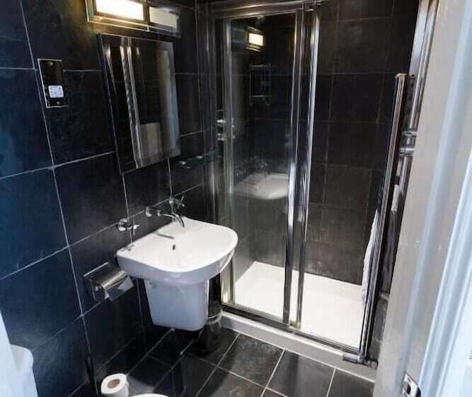 בית מלון כפרי Innit Rooms   Upper Rock