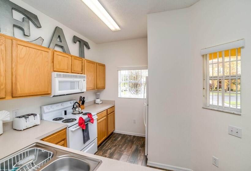 Newly Renovated, Spacious 3bd/2.5ba Villa With Lake View, Near Disney #3tv709