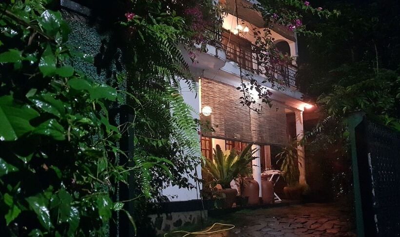 ペンション Knuckles View Bungalow