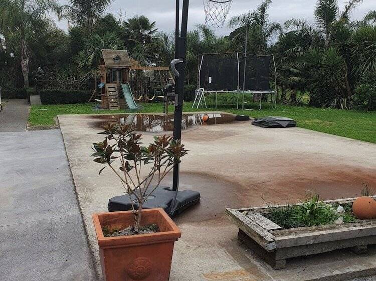 פנסיון Koromatua Homestead