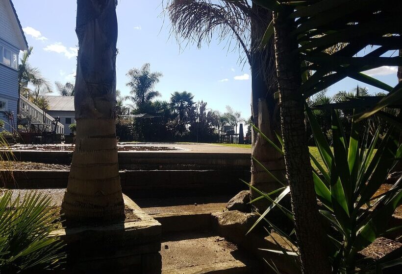 פנסיון Koromatua Homestead