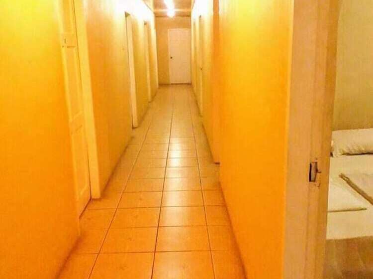 پانسیون Max Retreats