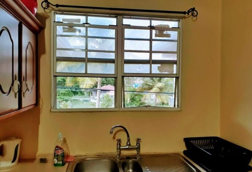 پانسیون Max Retreats