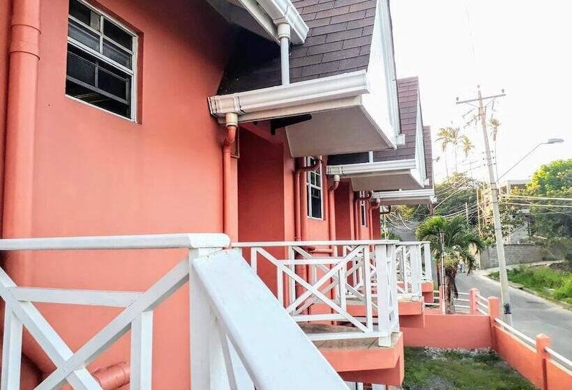 پانسیون Max Retreats