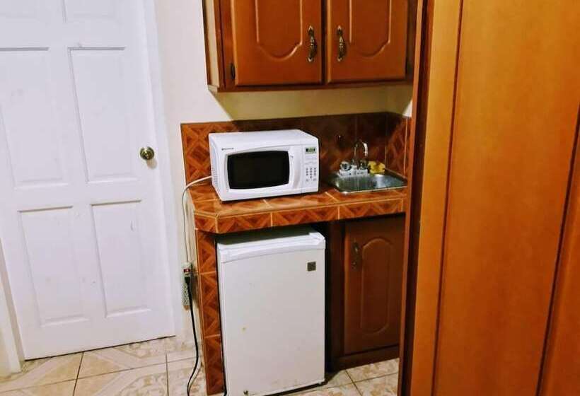 پانسیون Max Retreats