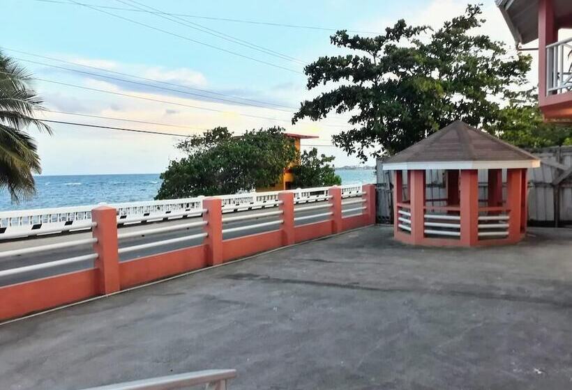 پانسیون Max Retreats