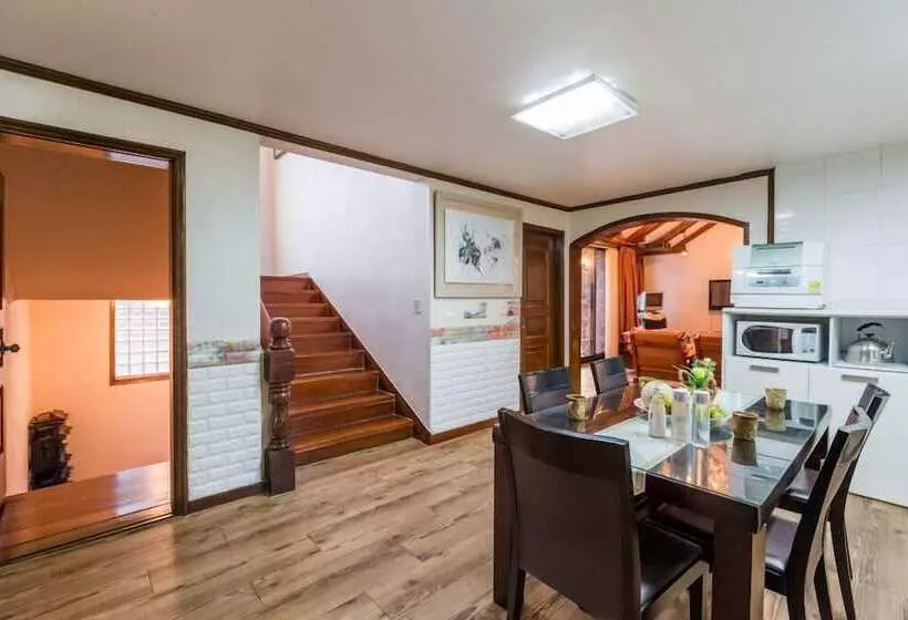 Majatalo Morning Palace