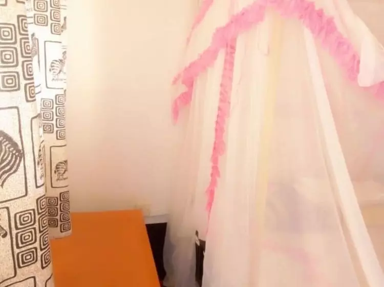 پانسیون The Place Bar And Restaurant