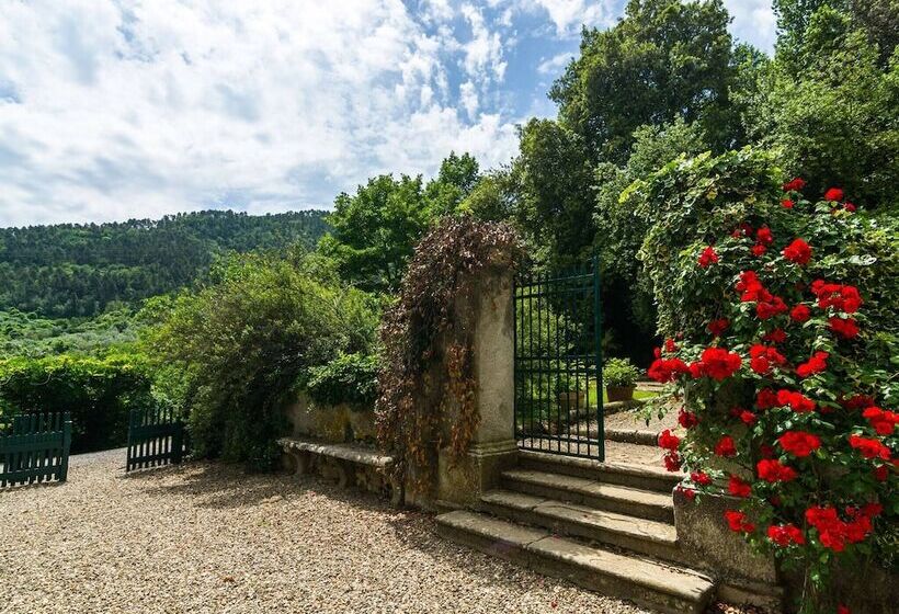 Pretty Farmhouse In Bacchereto With Swimming Pool