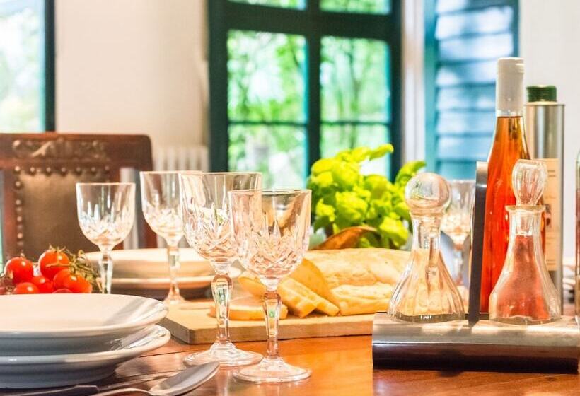 Pretty Farmhouse In Bacchereto With Swimming Pool