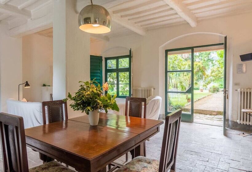 Pretty Farmhouse In Bacchereto With Swimming Pool