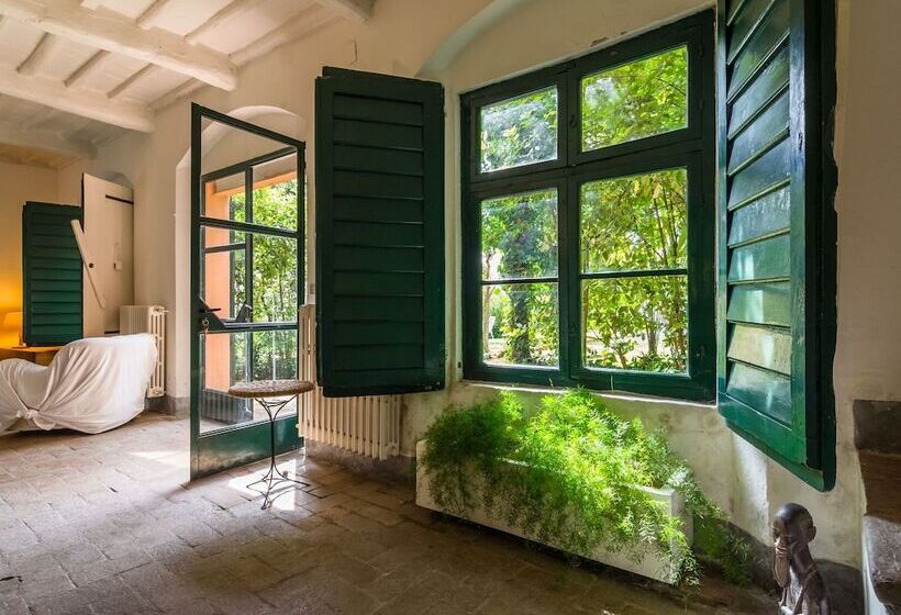 Pretty Farmhouse In Bacchereto With Swimming Pool