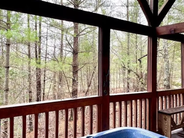 Private And Perfect!   Hot Tub, King Bed, Fireplace   Dog And Motorcycle Friendly Studio Cabin By Re