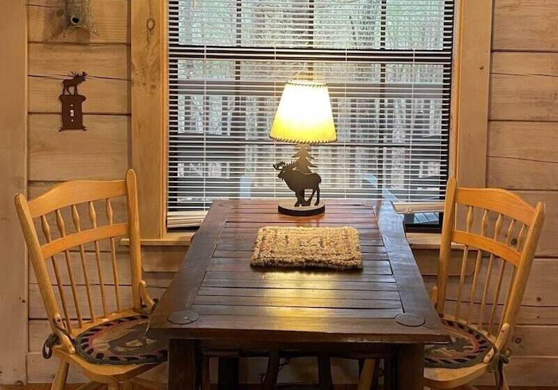 Private And Perfect! Hot Tub, King Bed, Fireplace Dog And Motorcycle Friendly Studio Cabin By Re