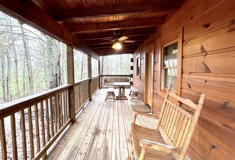 Romantic, Pet Friendly Cabin With Private Hot Tub, Washer/dryer And Full Kitchen Studio Cabin By Red