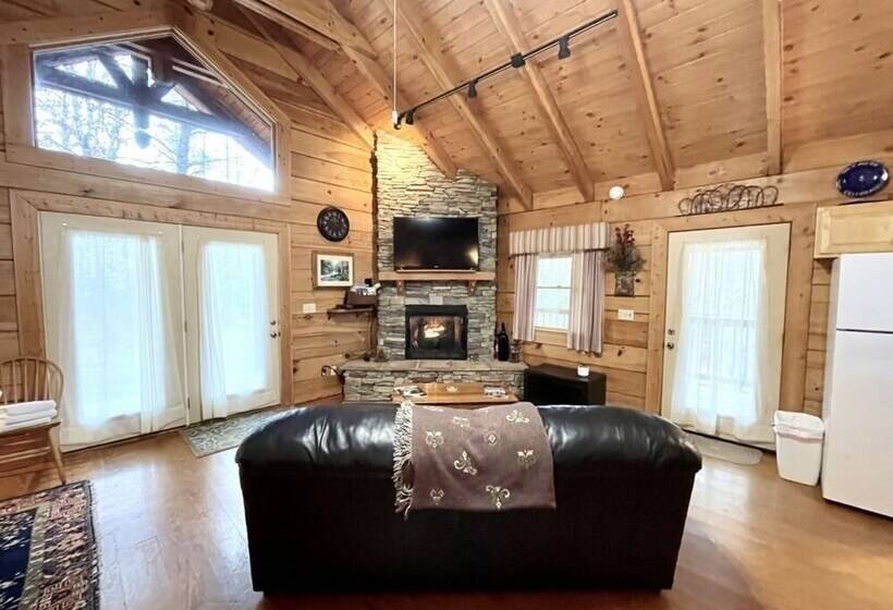 Romantic, Pet Friendly Cabin With Private Hot Tub, Washer/dryer And Full Kitchen Studio Cabin By Red