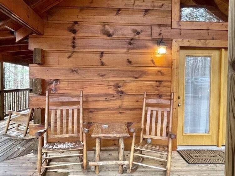 Romantic, Pet Friendly Cabin With Private Hot Tub, Washer/dryer And Full Kitchen Studio Cabin By Red