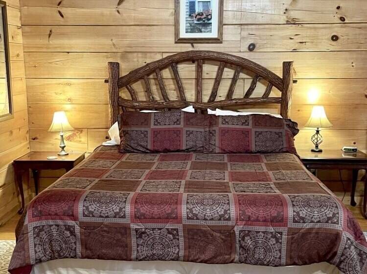 Romantic, Pet Friendly Cabin With Private Hot Tub, Washer/dryer And Full Kitchen Studio Cabin By Red