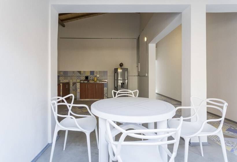 Gaston Coliving Hostel