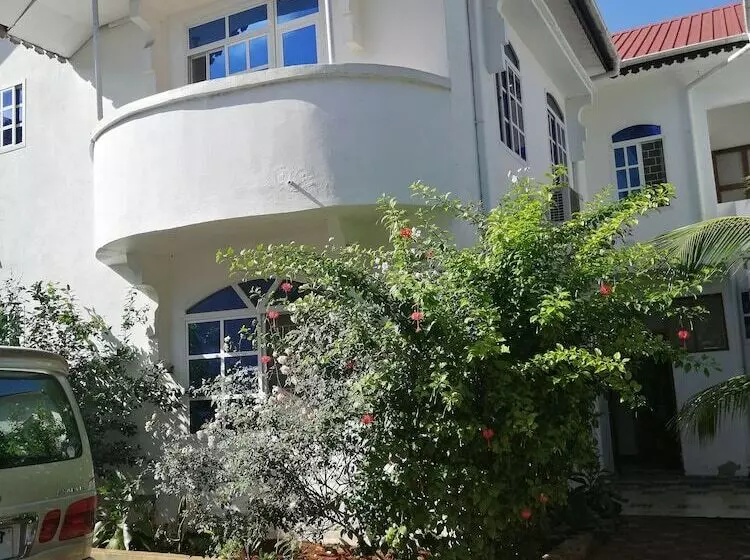 Salhiya Lodge   Hostel