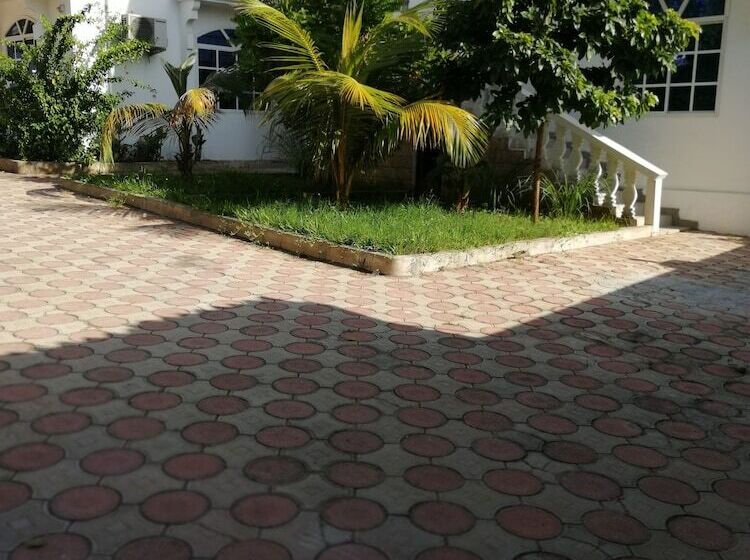 Salhiya Lodge Hostel