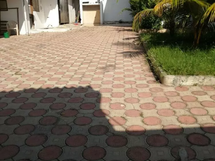 Salhiya Lodge   Hostel