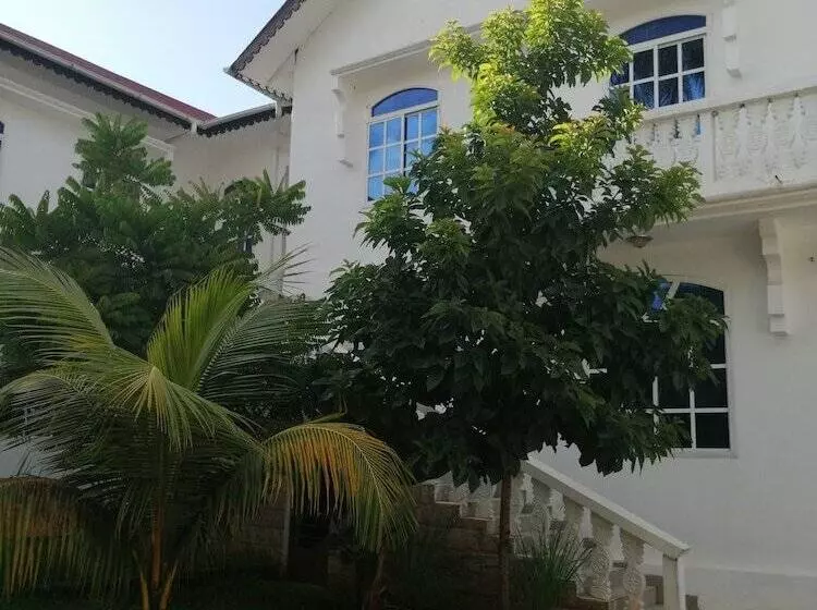 Salhiya Lodge   Hostel