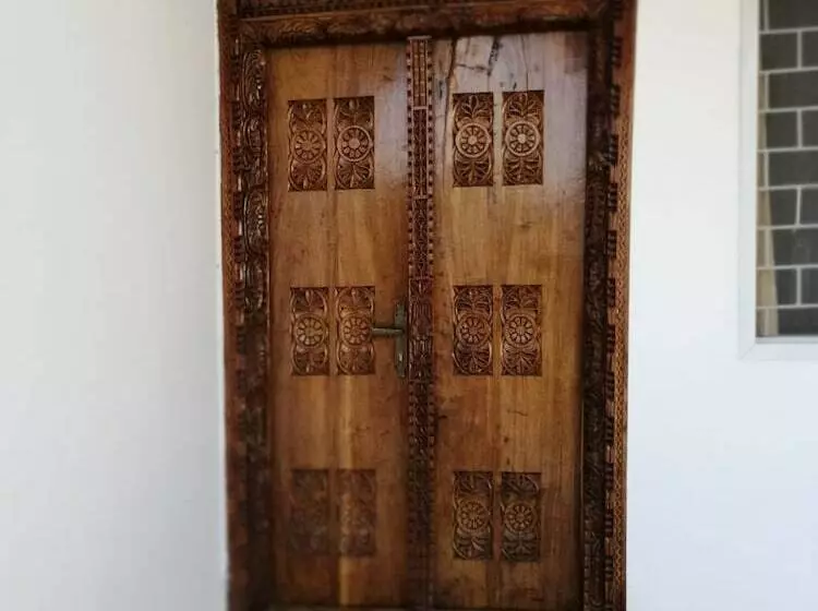 Salhiya Lodge   Hostel