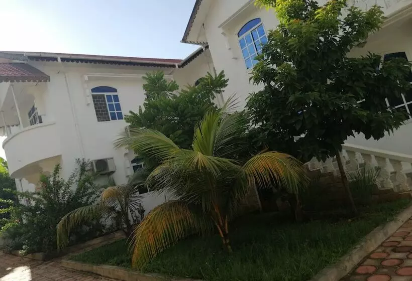 Salhiya Lodge   Hostel