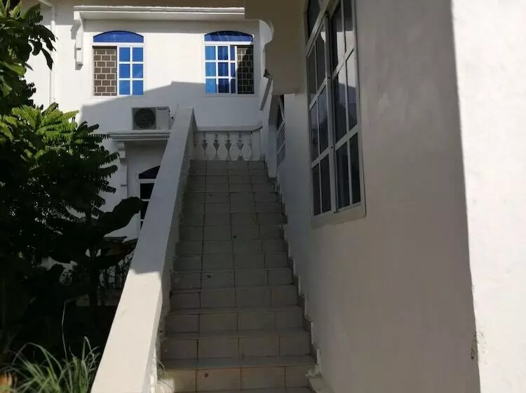 Salhiya Lodge   Hostel