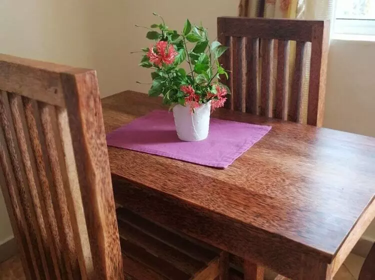 Salhiya Lodge   Hostel