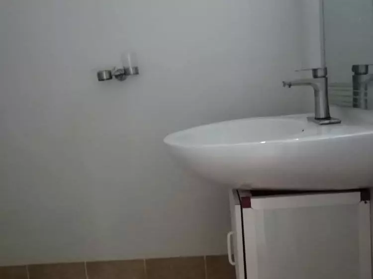 Salhiya Lodge   Hostel