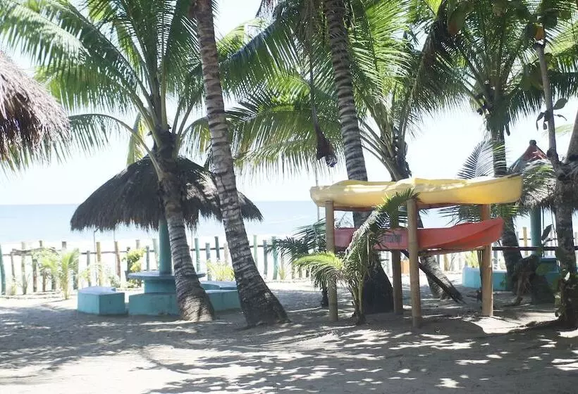 ホテル Labros Adventure Camp And Waterfront