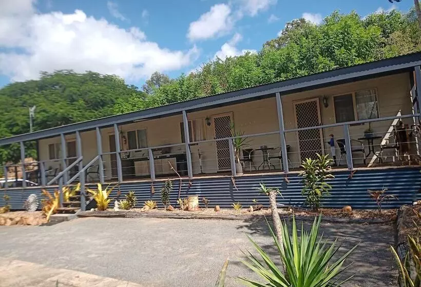 Hotelli Silver Wattle Caravan Park