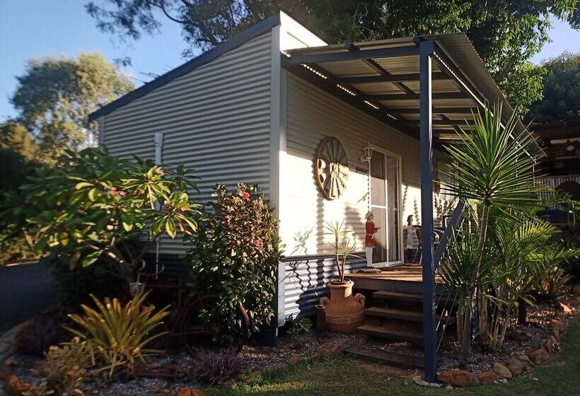 Отель Silver Wattle Caravan Park