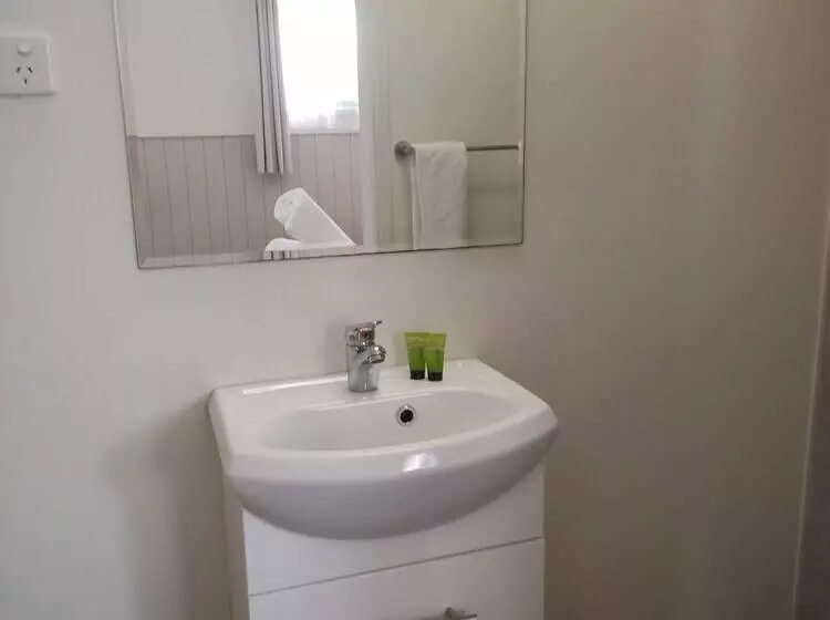 Hotelli Silver Wattle Caravan Park