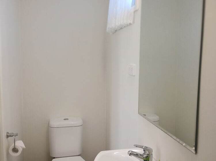 Отель Silver Wattle Caravan Park