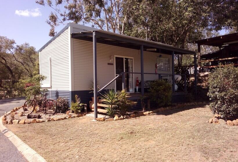 Отель Silver Wattle Caravan Park