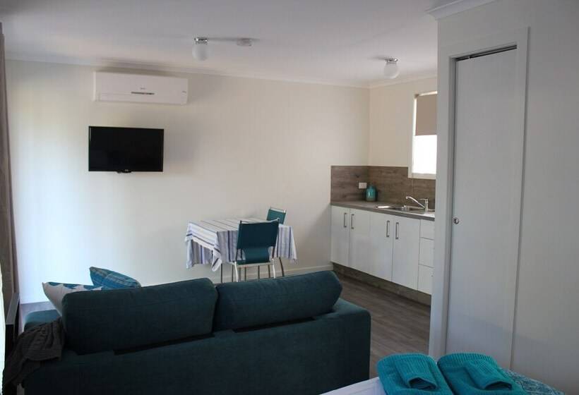 Отель Silver Wattle Caravan Park