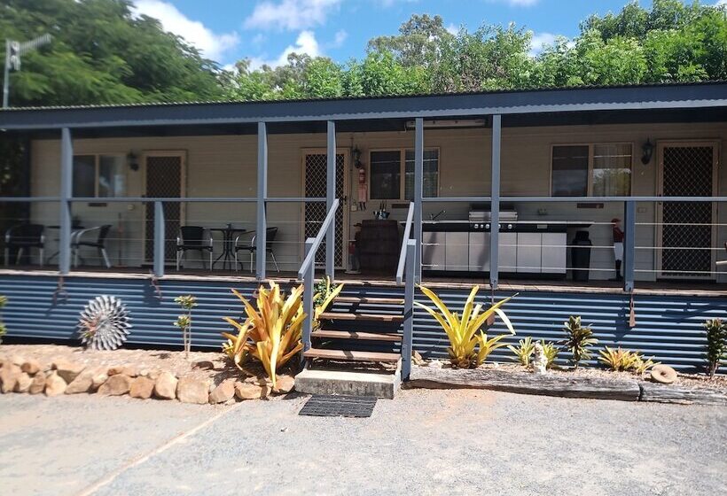 Отель Silver Wattle Caravan Park