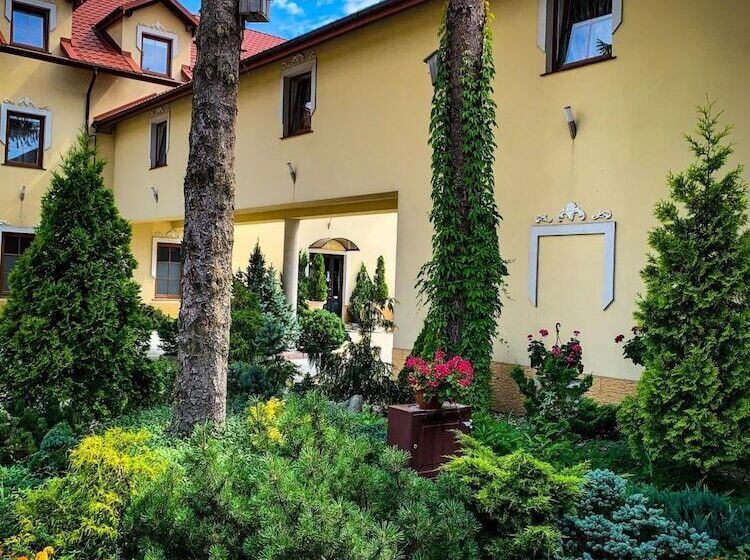 בית מלון כפרי & Spa Antyczny Dwór