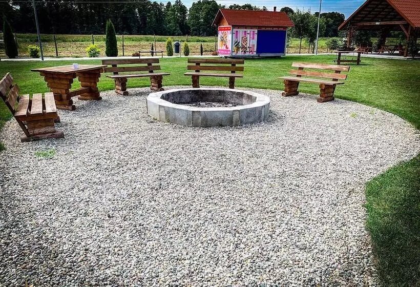 Hotelli & Spa Antyczny Dwór