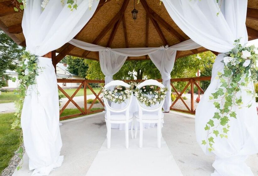 בית מלון כפרי & Spa Antyczny Dwór