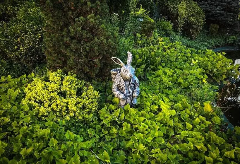 Hotelli & Spa Antyczny Dwór