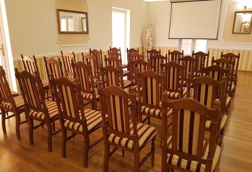 בית מלון כפרי & Spa Antyczny Dwór