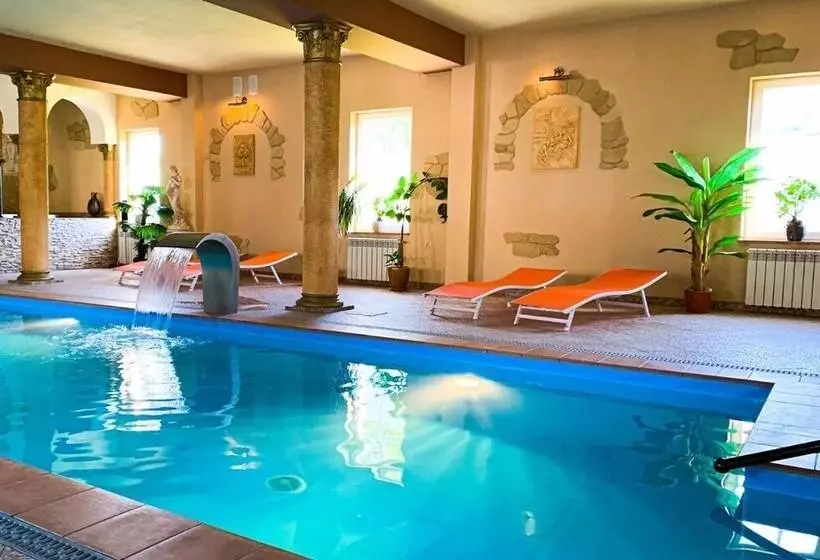 Hotelli & Spa Antyczny Dwór