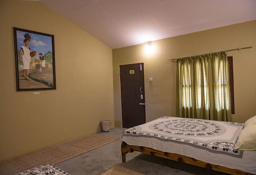 هتل Tharu Community Lodge